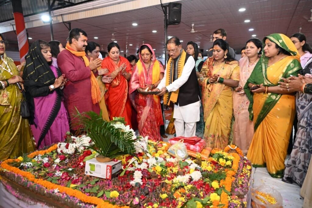 मुख्यमंत्री श्री विष्णुदेव साय ने पवित्र श्रावण मास में अपने निवास में किया रुद्राभिषेक.